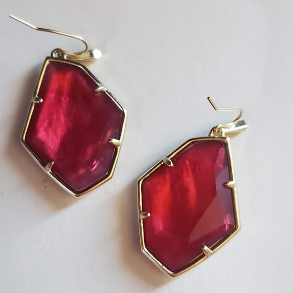 Kendra Scott Dunn Drop Earrings Gold Plated with Berry Illusion Mother of Pearl